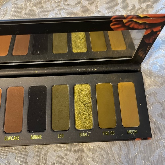 Melt Gemini Eyeshadow Palette - Picture 8 of 10